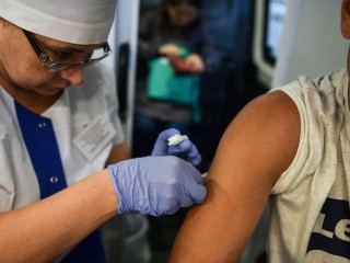 Угрозу возвращения кори и коклюша связали с отказом от вакцинации