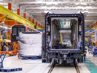 ПМЭФ: прозрачные дисплеи для новых поездов «Москва-2026» смонтируют на заводе в Мытищах
