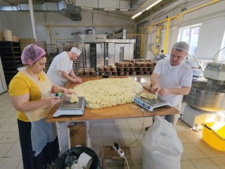 Школьники из Пущина стали пекарями на день