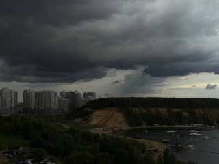 Дожди и сильный ветер накроют Дзержинский на три дня