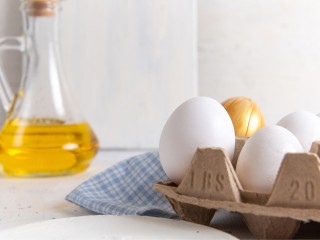 Жительница Лотошина стала делать косметику из яиц на фоне падения цен