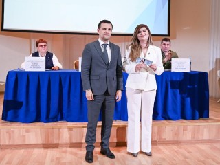Новые члены Общественной палаты получили удостоверения от главы Ленинского округа
