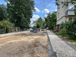 Новые дороги и парковку построят в Васильчиновском дворе до конца июля