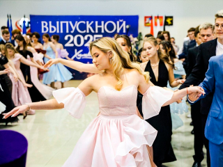 Стобалльники, медали и первые шаги в будущее: выпускники Химок отправились во взрослую жизнь