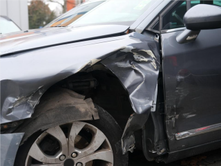Водитель в Химках снес несколько припаркованных во дворе автомобилей