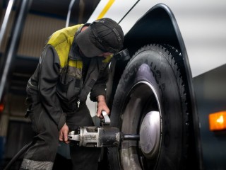 В Мострансавто пригласили на работу слесарей