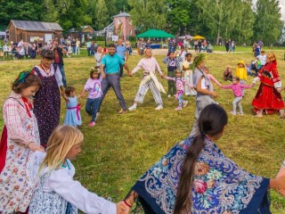 Театральный open-air, ярмарка мастеров и арт-фестиваль: куда пойти с Пушкинской картой в конце июня