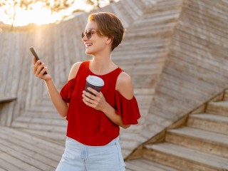 Эксперт объяснил, почему нельзя оставлять смартфон на солнце