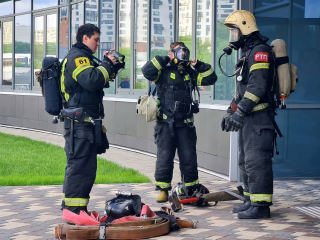 В детском клиническом центре имени Л. М. Рошаля провели тренировку по эвакуации людей