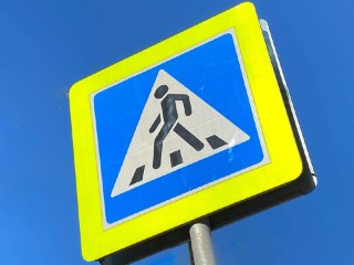 В Наро-Фоминске девочки завалили дорожный знак