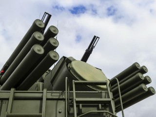 Системы ПВО сбили вражеский БПЛА, летевший к Москве