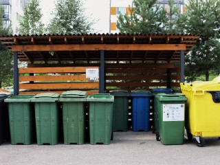 Коммунальщики вывезут скопившийся мусор на улице Дружбы 24 июня