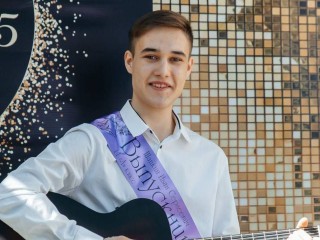 Выпускник Иван Шапкин сдал ЕГЭ на 100 баллов