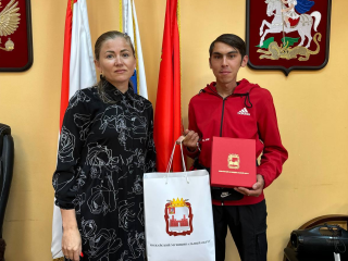 Житель Можайска, оставшийся без попечения родителей, получил ключи от квартиры