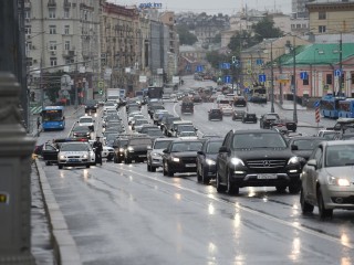 Дети в Подмосковье массово бросаются под машины из-за новой игры