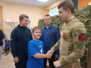 В Егорьевске представители молодежного объединения помогли изготовить масксети