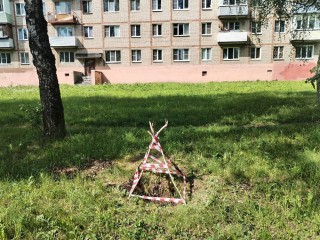 Открытый люк в Красноармейске огородили после жалоб жителей