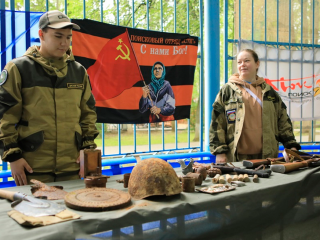 Полицейские-поисковики представили военные артефакты в Центральном парке