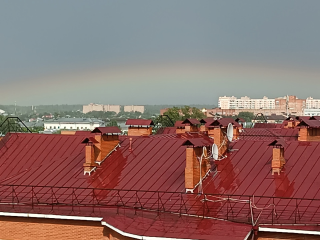 «Лежащая» на горизонте радуга попала на видео во Фрязине