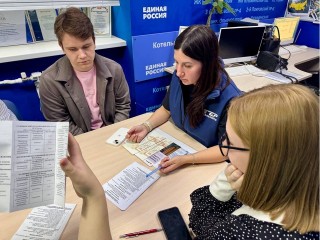 Молодогвардейцы Котельников подискутировали с 11-классниками о выборе профессии