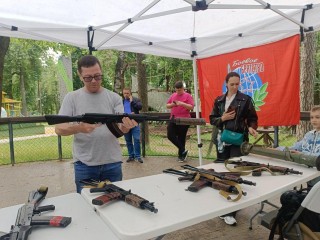 В Раменском парке дети примерили на себя армейскую экипировку