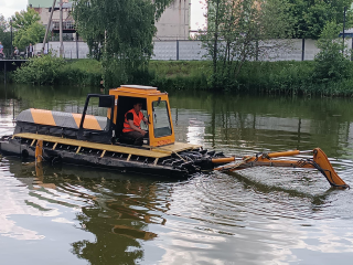 Спецтехника работает на Баулинском пруду в Островцах