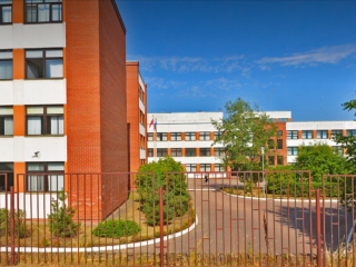 Новые светильники установили возле школы в Кубинке