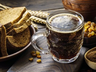 Как сделать квас дома: 3 простых рецепта, с которыми справится каждый