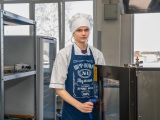 Зарплаты в общепите и отельном бизнесе изменились в полтора раза
