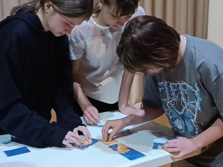 В Пушкинский день школьники Щелкова собирали пазлы с героями известных сказок