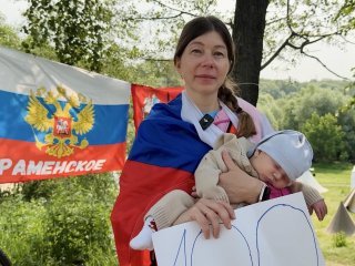 Мама месячного малыша организовала забег ко Дню России в Раменском