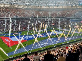 С пеленок за «Сатурн»: юная болельщица вывела любимую команду на параде участников Кубка России по футболу в Лужниках