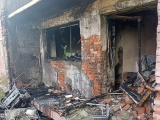 Пожарные спасли котенка из горящей квартиры в Курове