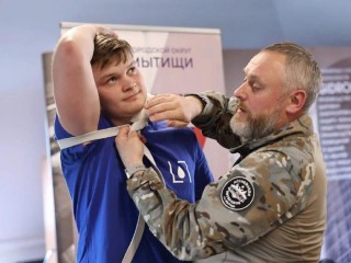 Бойцы СВО учат азам военной подготовки работников мытищинских предприятий