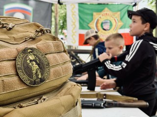 В День России военные научили жителей Раменского собирать и разбирать автомат