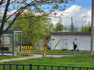 Во сколько обойдется поездка на электросамокате компании подростков, рассказали в ГИБДД