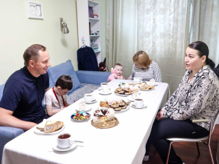 Глава Красногорска посетил многодетную семью участника СВО