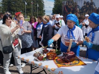 Команда Чехова использовала секретный ингредиент и покорила жюри «Щей из топора»