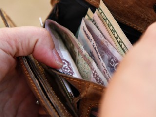 Малоимущим могут компенсировать расходы на праздничные мероприятия