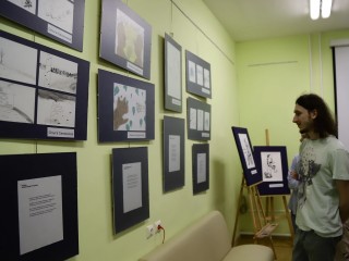 В Черноголовке открылась выставка картин, авторы которых писали их только левой рукой