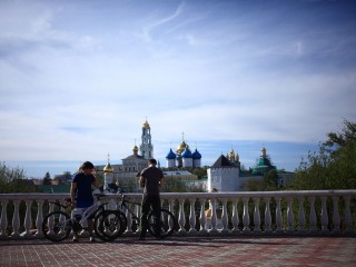 Площадку с лучшим видом на Троице-Сергиеву лавру оборудуют сиденьями