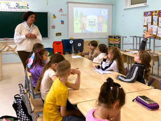 Детей научили сортировать мусор на экоуроке в летнем лагере «Титовец» в Щелкове
