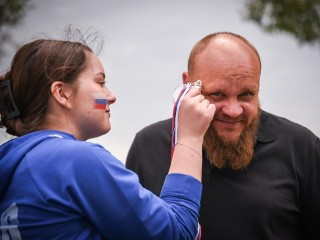Триколор на щеке и рисунки на асфальте: в Бронницах с размахом отметили День России