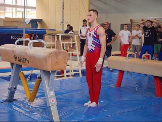Зрелищное шоу устроили лучшие гимнасты России на соревнованиях в Звенигороде