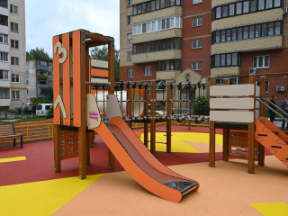 В Серпухове проводится модернизация детских игровых площадок по 34 адресам