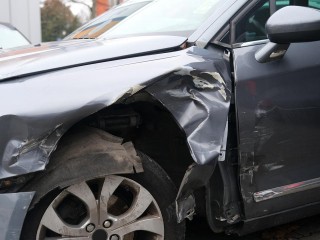 Водитель снес припаркованные машины на улице Горшина