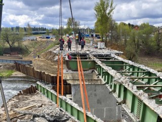 В Поречье начали сборку новых пролетных конструкций для моста через Москву-реку