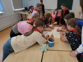 Плакаты для особенных детей нарисовали в честь Дня молодежи в Истре