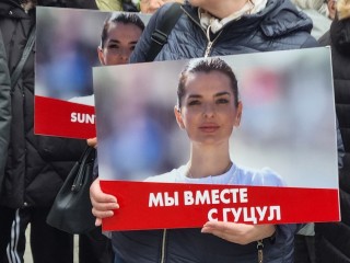Перед матчем на стадионе в Мытищах подняли баннер с политическим смыслом