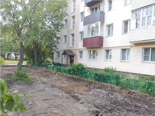 Жители пятиэтажки в Восходе скоро забудут про выбоины и грязь во дворе